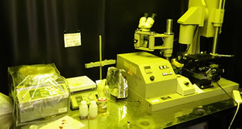 スピンコータ,マスクアライナ in yellow clean booth